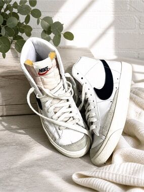 Nike Blazer Mid 77 White Black Swoosh Vintage Sneakers Size 8.5